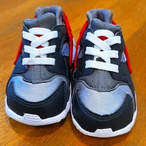 Nike Huarache Baby Boy Sneakers Size 5C In Brand New Condition